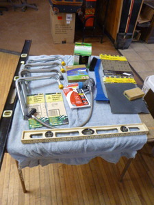 lot 25 image: Garage Items