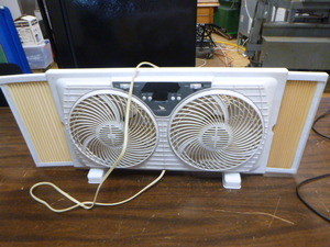 lot 44 image: Polar-Aire Dual Window Fan