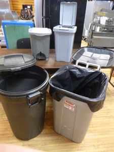 lot 49 image: Trash Cans