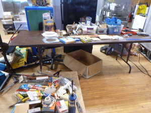 lot 50 image: Large Lot of Garage Items
