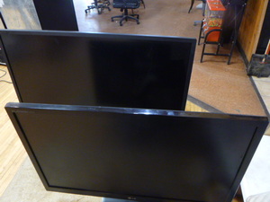 lot 65 image: 2 Computer Monitors