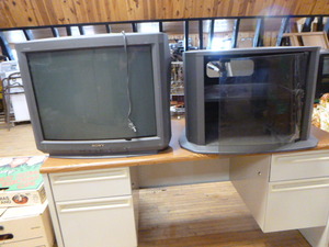 lot 67 image: Sony TV with Stand