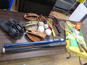 lot 88 image: Baseball Items