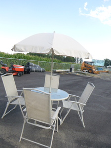 lot 91 image: Patio Set