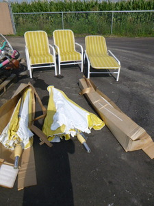 lot 93 image: Patio Furniture