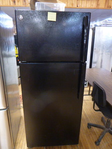 lot 98 image: GE RefrigeratorFreezer