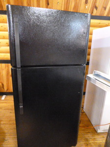 lot 100 image: Kenmore RefrigeratorFreezer