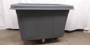 lot 21 image: Rubbermaid 4308 Cube Truck - Has Cracking On Bottom - Still Very Functional