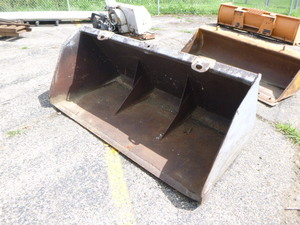 lot 6 image: Tomahawk Snow Bucket