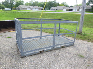 lot 7 image: Man Basket