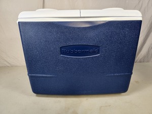 New Rubbermaid 50 Qt Cooler