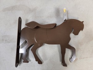 New Wild Bird Metal Horse Squirrel Feeder