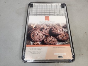 New Chicago Metallic Baking Set