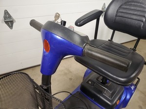 Invacare Lynx L-3 Mobility  Handicap Scooter