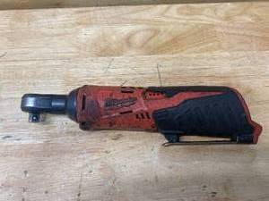 lot 7 image: MILWAUKEE M12 12V Lithium-Ion Cordless 38 in. Ratchet (Tool-Only)
