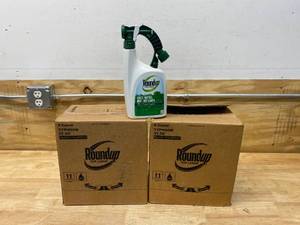 lot 17 image: ROUNDUP- 2 Cases of Roundup for Lawns-Ready-To-Spray (Southern), 32 oz.( 6 per case )