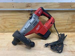 lot 21 image: MILWAUKEE SDS-MAX Demolition Hammer