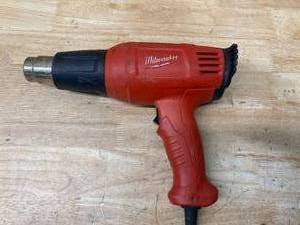 lot 32 image: MILWAUKEE 11.6-Amp 120-Volt Dual Temperature Heat Gun