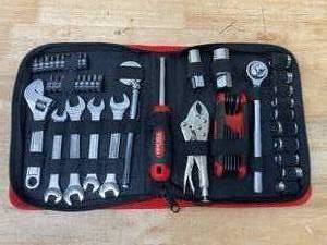 lot 83 image: HYPER TOUGH Tool Set