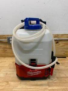lot 102 image: MILWAUKEE M18 SWITCH TANK 4-Gallon Backpack Water Supply Kit (Tool Only)