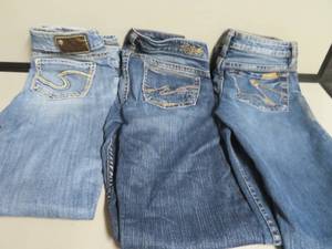 lot 6 image: 3 PAIRS OF JEANS