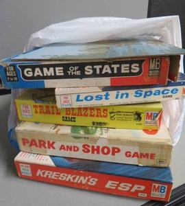 lot 9 image: BAG OF VINTAGE BOARD GAMES