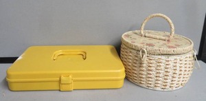 lot 17 image: SEWING ITEMS  VINTAGE