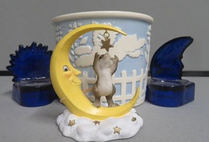 lot 31 image: 3 FIGURINES & HAEGER CROCK