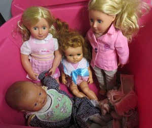 lot 39 image: VINTAGE DOLLS