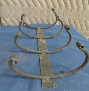 lot 48 image: IRON GRATE