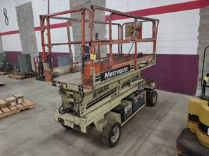 lot 8 image: JLG Model CM2546 Sizzor Lift, 25 P...