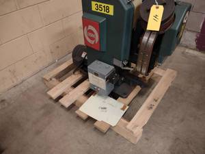 lot 41 image: USM Model UT Eyeletter, Needs Repai...