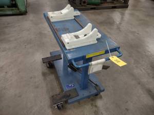 lot 58 image: Wesco Hydraulic Lift Cart, 1000 lb....