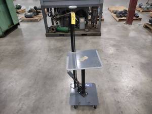 lot 59 image: Wesco Hydraulic Lift Cart, 200 lb. ...