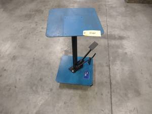 lot 60 image: Wesco Hydraulic Lift Cart, 200 lb. ...