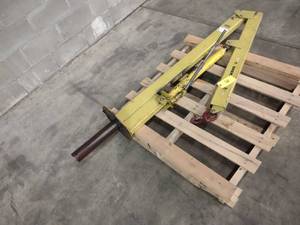 lot 70 image: Enerpac Manual Crane, Model MIC77, ...