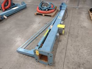 lot 79 image: ABUS Jib Crane with Anver Vacu-Hois...