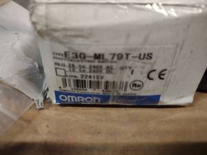 lot 173 image: Omron E3G-ML79T-US Photoelectric Sw...