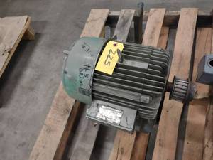 lot 225 image: US Motors 7.5 hp. Motor...