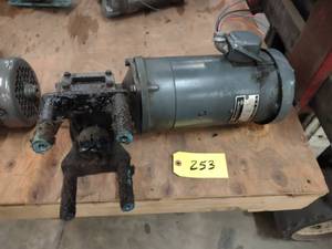 lot 253 image: Warner 1 hp. DC Motor with Gear Box...