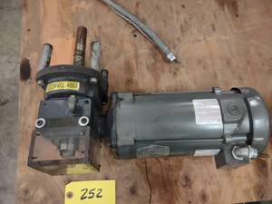 lot 252 image: Baldor 34 hp. DC Motor with Gear B...
