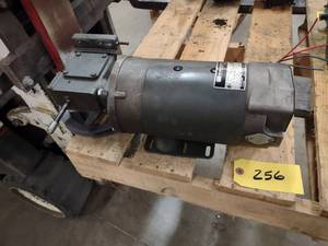 lot 256 image: Warner 34 hp. DC Motor with Gear B...