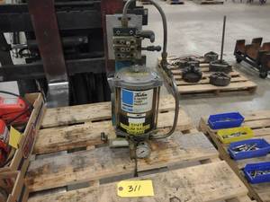 lot 311 image: Lubriquip Trabon E-Series Grease Pu...