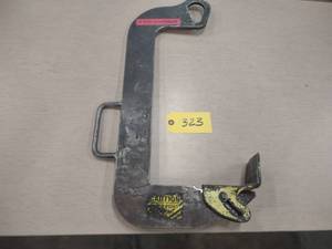 lot 323 image: Steel Coil Roll Lifting Fixture