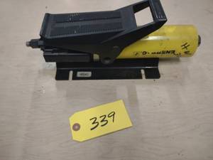 lot 339 image: Enerpac PA-133 Air Operated Hydraul...