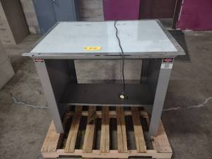 lot 370 image: NuArc VLT42F Light Table, 40x30...