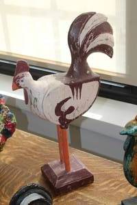 lot 752 image: Rooster Wood Table Dcor