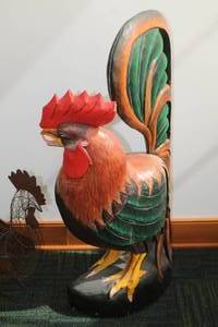 lot 756 image: Rooster Wood Table Dcor
