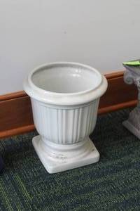 lot 760 image: Planter
