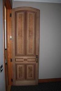 lot 607 image: Wood Interior Door 4-Panel Arched 35-34x106-34x1-34
